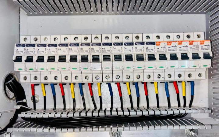 Installation électrique fiable Bourg-en-Bresse